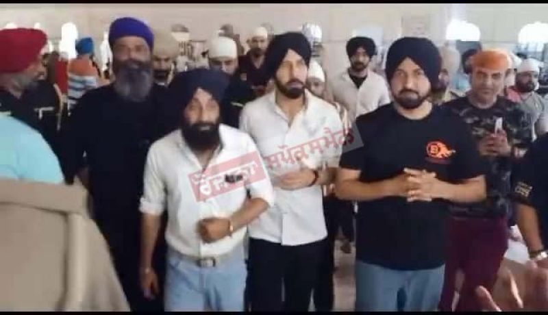 Gippy Grewal & Binnu Dhillon Pays obeisance at Golden Temple in Amritsar ahead of release of Carry on Jatta 3