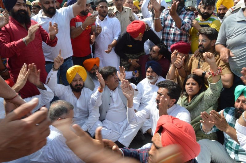 AAP MLAs, Ministers Stages Protest in Support of Delhi CM Arvind Kejriwal who appeared before CBI in connection with the Excise case
