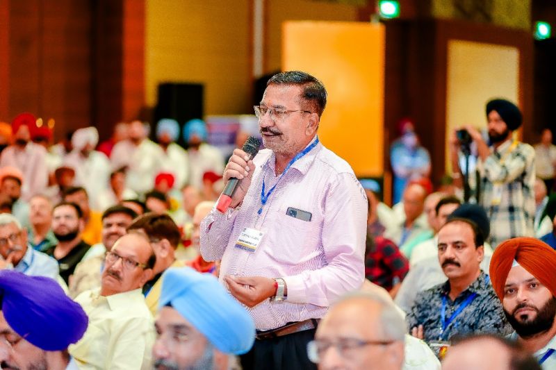 Punjab Chief Minister Bhagwant Mann announces to promote Industrialization in border districts of the state. The First Government-Industrialist Meeting was organized in Amritsar. AAP Convener and Delhi CM Arvind Kejriwal was also present on the occasion.