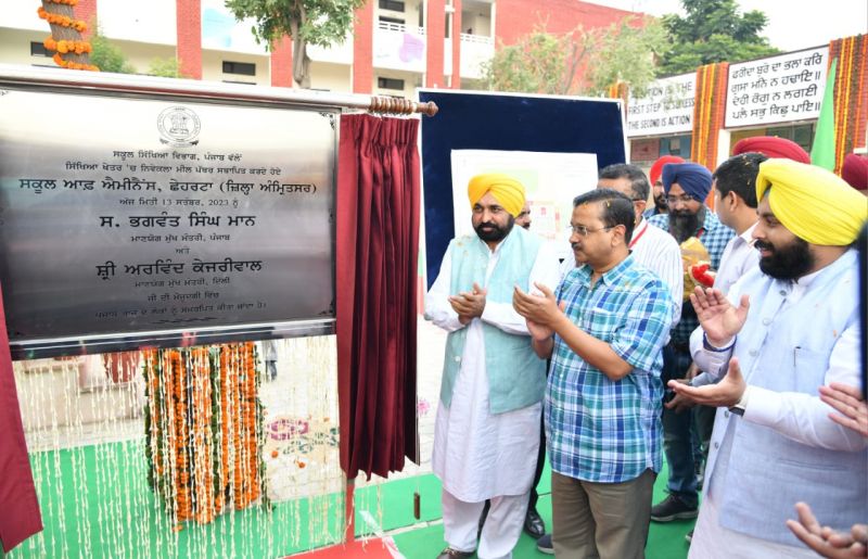 Punjab Chief Minister Bhagwant Mann and AAP's National Convenor, Delhi CM Arvind Kejriwal inaugurated Punjab's first School of Eminence at Chheharta in Amritsar District. Education Minister Harjot Singh Bains was also present on the occasion.
