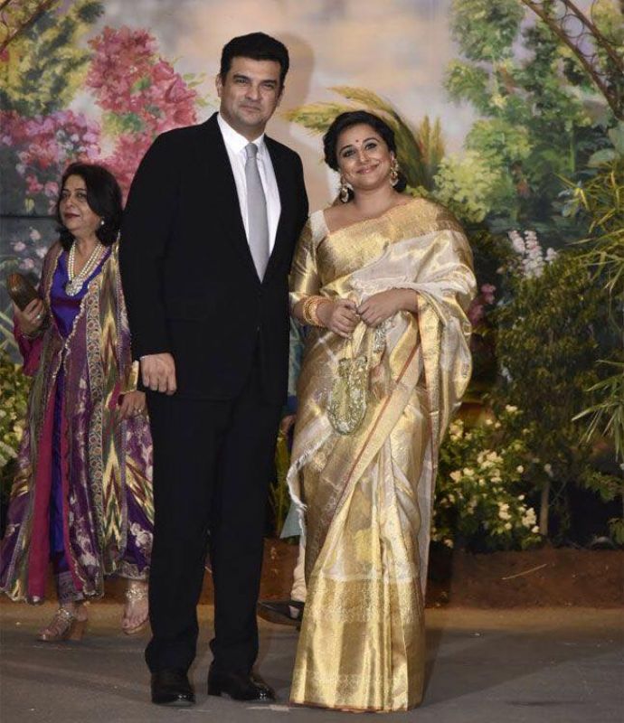 Sonamkapoor and anandahuja at wedding reception