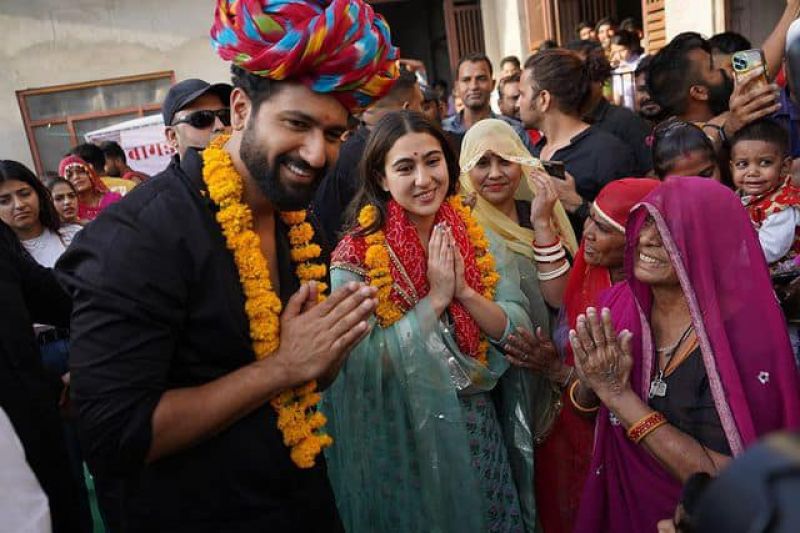 Sara Ali Khan & Vicky Kaushal Meet 'Zara Hatke' Joint Family in Rajasthan which consists of 180 Members ahead of release of their movie 'Zara Hatke Zara Bachke'
