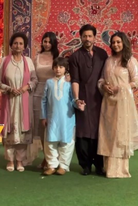 Bollywood Stars Grace the Grand Ganesh Chaturthi Celebration at Ambanis' Antilia