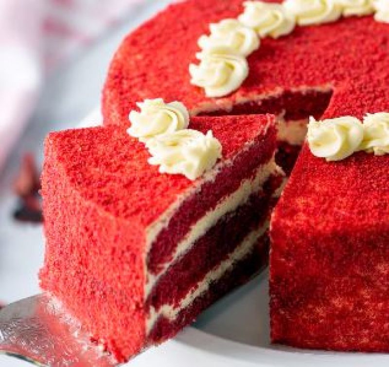 Red velvet cake: It is the most delicious chocolate cake dyed red with food coloring for its elegant appearance.
