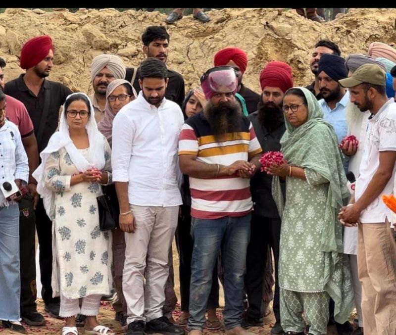 Sidhu Moose Wala 1st Death Anniversary: Mother Charan Kaur gets emotional after seeing the picture of 'Tibeyan Da Putt' made in field
