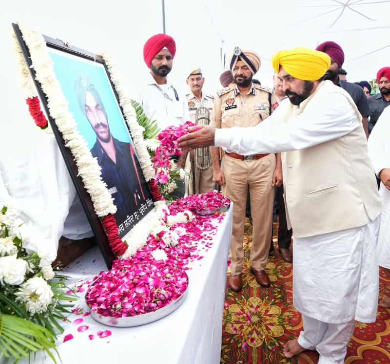 Punjab CM Bhagwant Mann Grants Rs 1 Crore Aid to Families of Anantnag Martyred Soldiers
