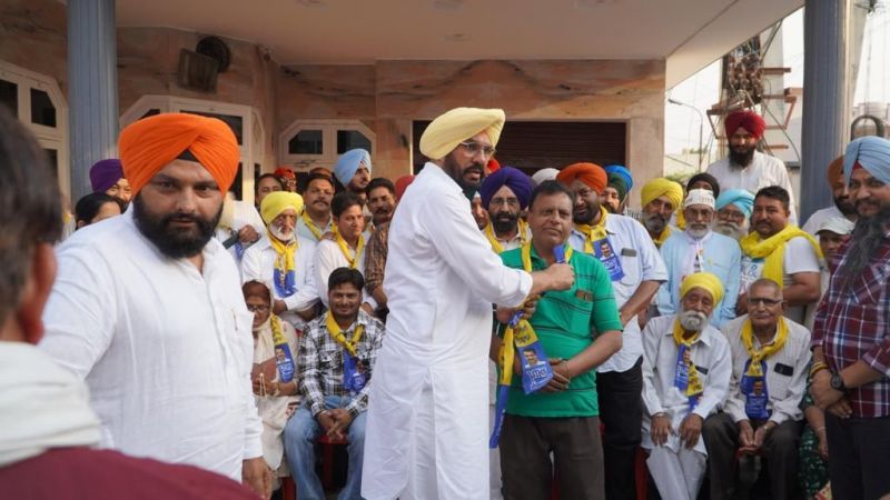 4 Councilors & 6 Sarpanchs join AAP along with their associates in Adampur
