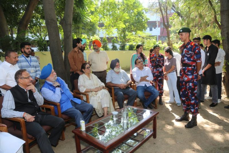 Union Minister Hardeep Puri visited PU Zonal Youth & Heritage Festival at SGGS College