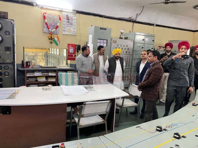 Cabinet Minister Harbhajan Singh ETO visits PSPCL plant in Himachal Pradesh