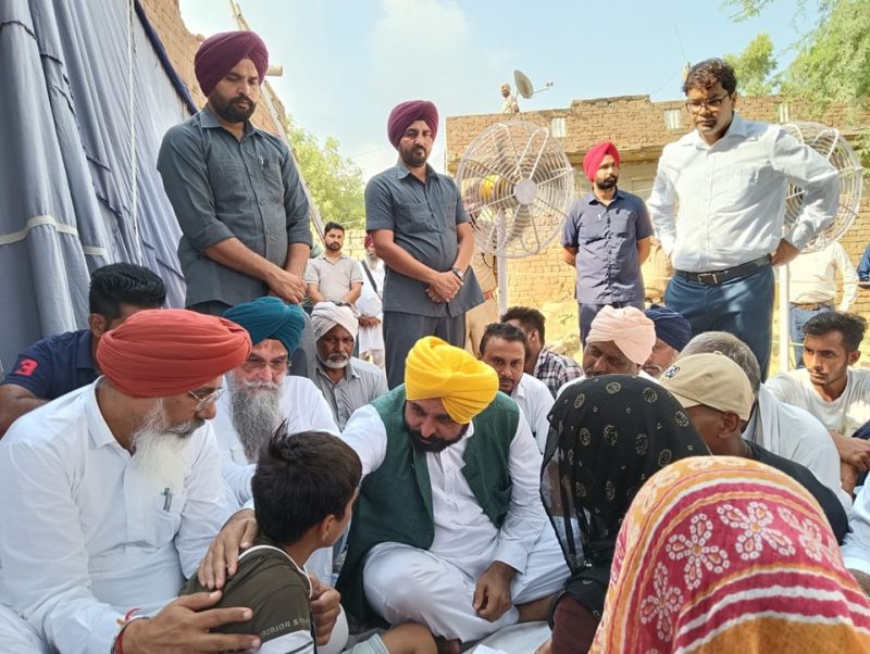 Punjab CM Bhagwant Mann Shares Grief with Kin of Ramesh Lal, Naib Subedar who Martyred in Ladakh. Ramesh Lal hailed from Kotkapura in Punjab. CM Mann offered a cheque of Rs 1 Crore for the financial support of the family.
