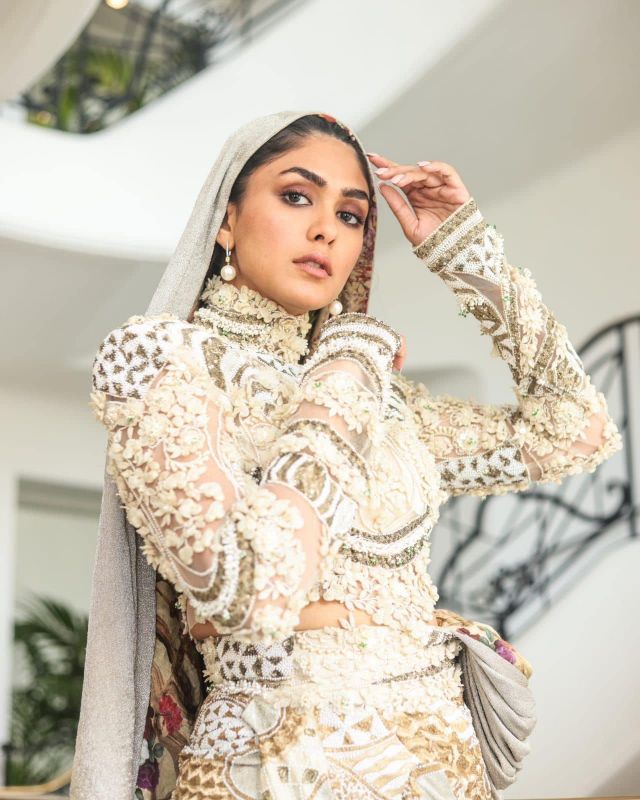  Mrunal Thakur's Magnificent Look at Cannes 2023 