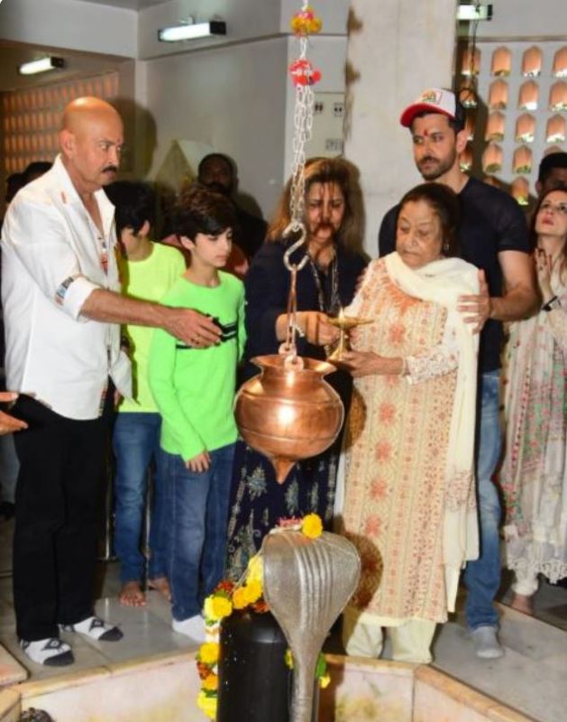 Hritik Roshan In Temple With Family 