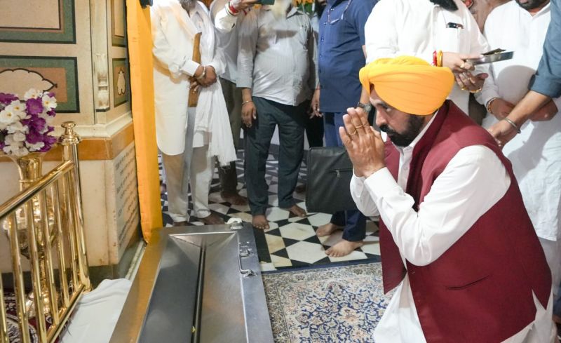 Punjab Chief Minister Bhagwant Mann Pays obeisance at the historic Gurdwara Sri Baba Bakala Sahib. He Sought blessings at the feet of ninth Patshah Sahib Sri Guru Teg Bahadur Ji on the occasion of Rakhar Puniya
