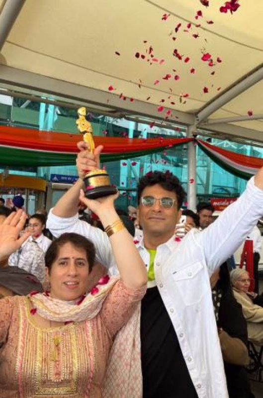 Guneet Monga Receives Warm Welcome by Chef Vikas Khanna at Amritsar Airport 