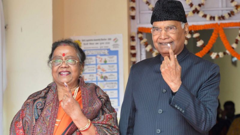 Many political leaders cast their vote