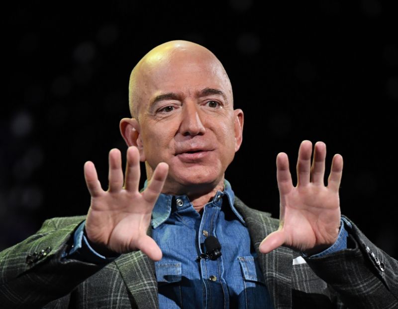 Jeff Bezos In Amazon Prime Video Event In Mumbai With Shahrukh Khan