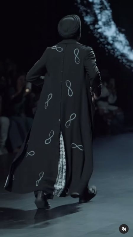 Ex-Cricketer Harbhajan Singh, Takes Center Stage with Sardari-style Ramp Walk at Lakme Fashion Week