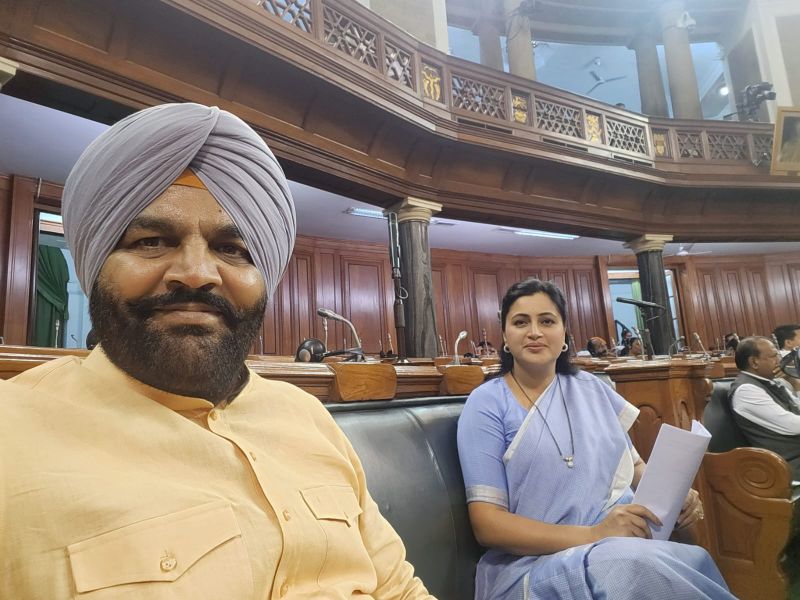 Gurjeet Aujla Capture Moments with Sonia Gandhi & Lok Sabha Members on Old Parliament's Final Day