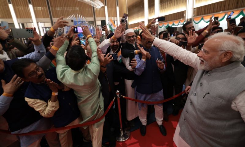 Indian Community in Dubai Extends Heartfelt Welcome to PM Narendra Modi, See Here 