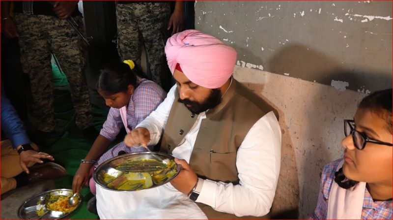 Harjot Singh Bains Sits on floor and eats Midday Meal with Children 
