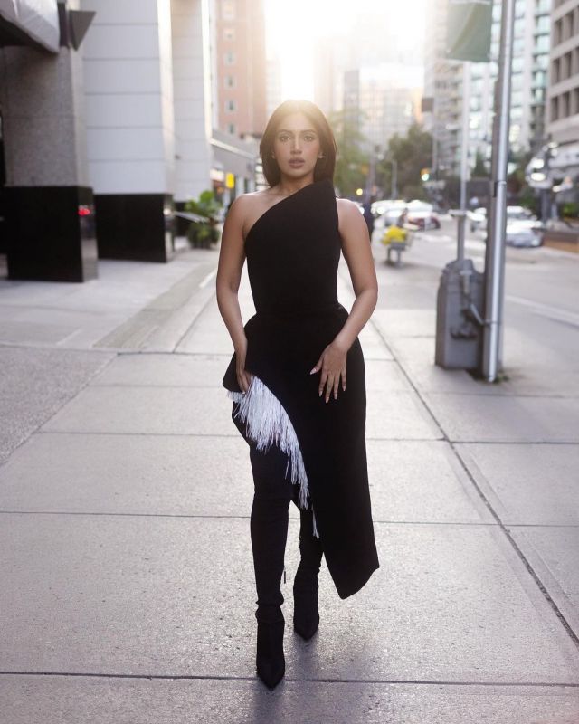 Shehnaaz Gill Strikes a Pose with the Girls Squad of 'Thank You For Coming' at TIFF 2023