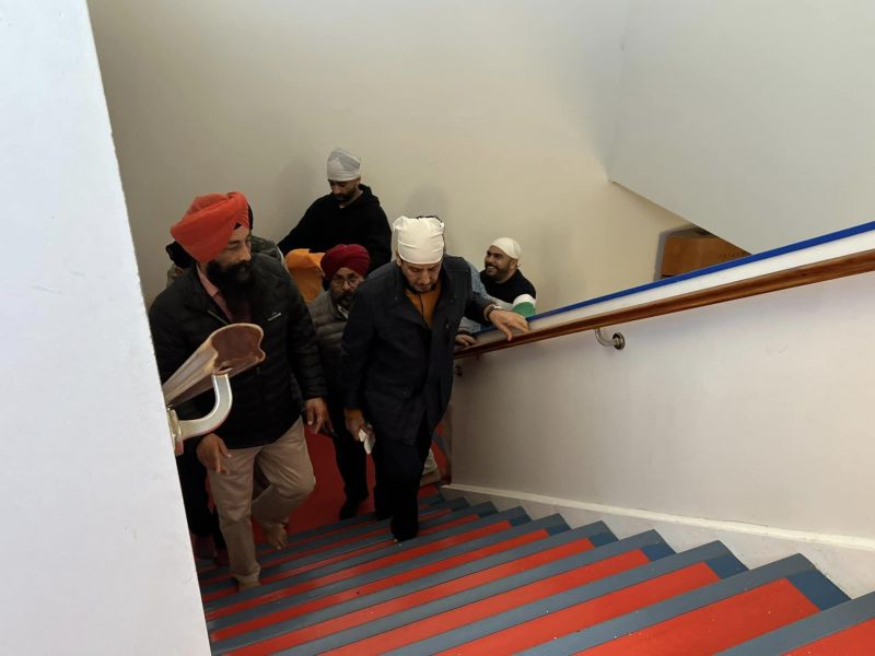 Punjabi Singer Gurdas Maan Pays obeisance at Takanini Gurdwara Sri Kalgidhar Sahib (Auckland)