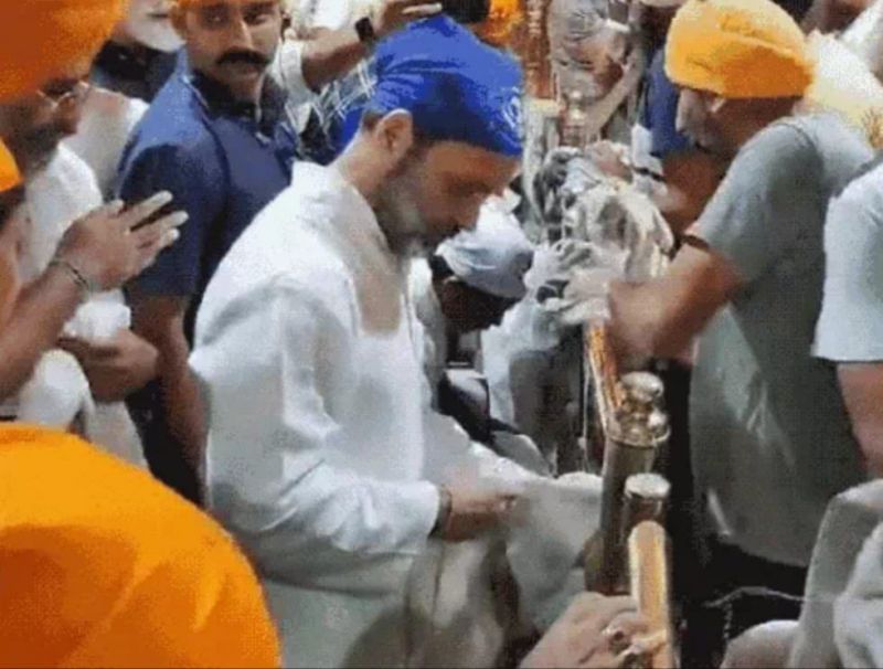 Congress Leader Rahul Gandhi Performs Sewa at Sri Harmandir Sahib