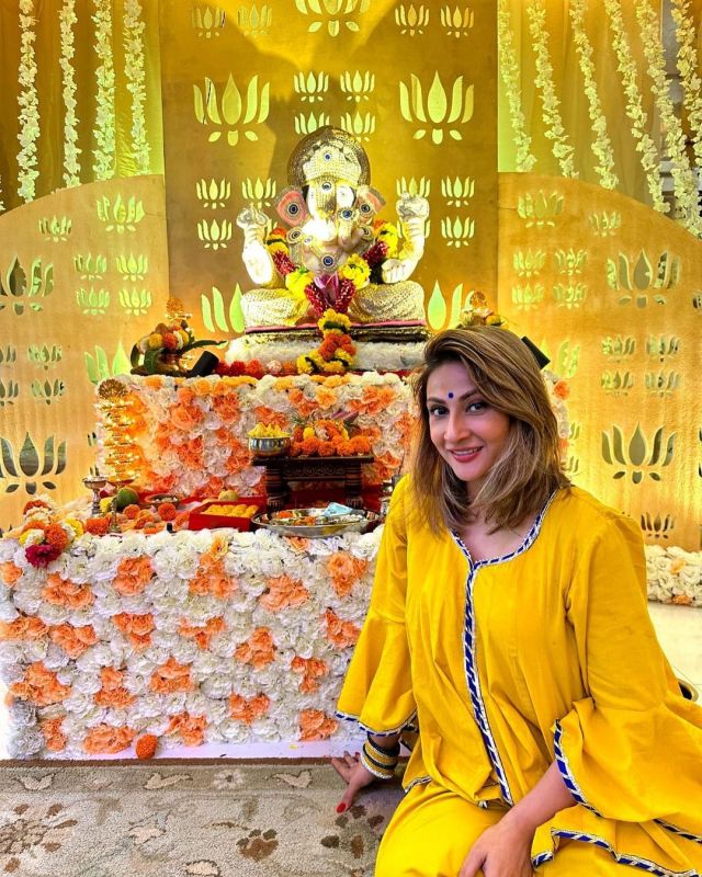 Sneak Peek into Ganesh Chaturthi Celebrations of Celebrities