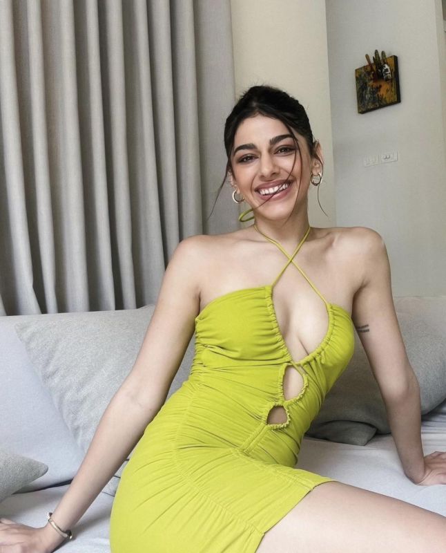 Alaya F Looks Stunning in the latest Selfies
