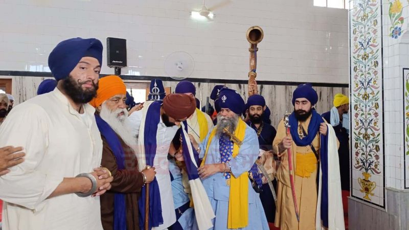 Film Mastana Team Pays Obeisance at Gurudwara Burj Akali Phula Singh. 14th Head Jathedar of Shiromani Panth Akali Budha Dal Felicitated the Team Mastana.
