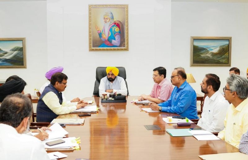 Punjab Chief Minister Bhagwant Mann Holds Meeting with Punjab Agriculture University and Agriculture Dept Officers over discussion on adopting a new technology in the future for the betterment of farmers.

