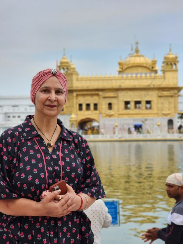 Dr Navjot Kaur Sidhu Pays Obeisance at Golden Temple in Amritsar