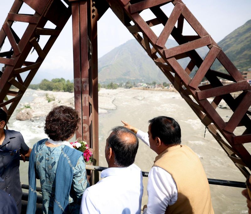 Congress General Secretary Priyanka Gandhi Offers Condolences & Support to Natural Disaster Victims in Kullu