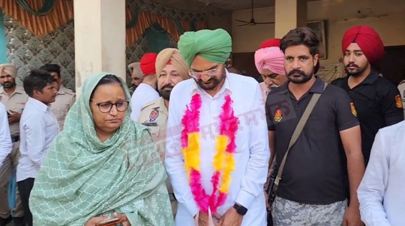 Fire Staff Mansa organised a farewell party for Moose Wala's father Balkaur Singh after Retirement
