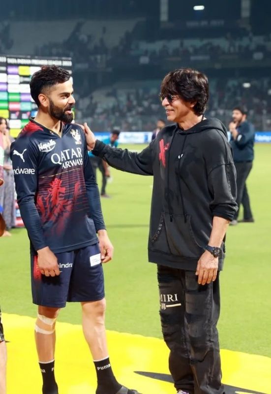 Shah Rukh Khan Meets Virat Kohli, Teaches Him 'Jhoome Jo Pathaan' Hook Step