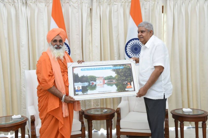 Balbir Singh Seechewal also presented a beautiful picture of Baba Nanak's Bein. They also discussed other issues including environment

