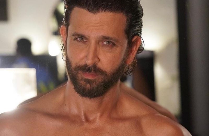 Hrithik Roshan Sets Hearts Ablaze with Sizzling Pictures
