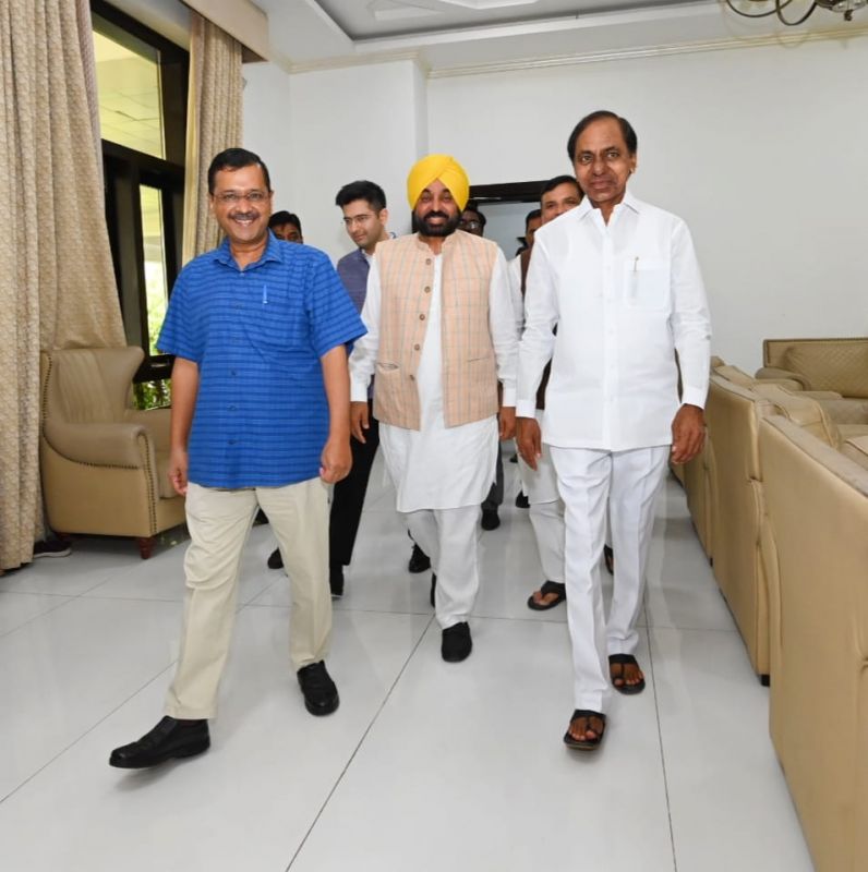 Punjab CM Mann, Delhi CM Arvind Kejriwal, MP Raghav Chadha and other AAP leaders meet Telangana CM K. Chandrashekar Rao
