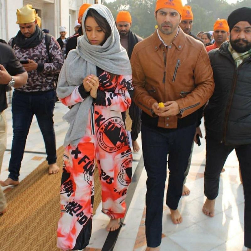 Varun Dhawan Shraddha Kapoor In Gurudwara Bangla Sahib