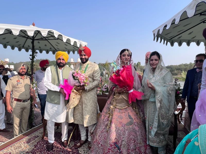 CM Bhagwant Mann & Wife Arrived at Cabinet Minister Meet Hayer & Gurveen Kaur's Wedding