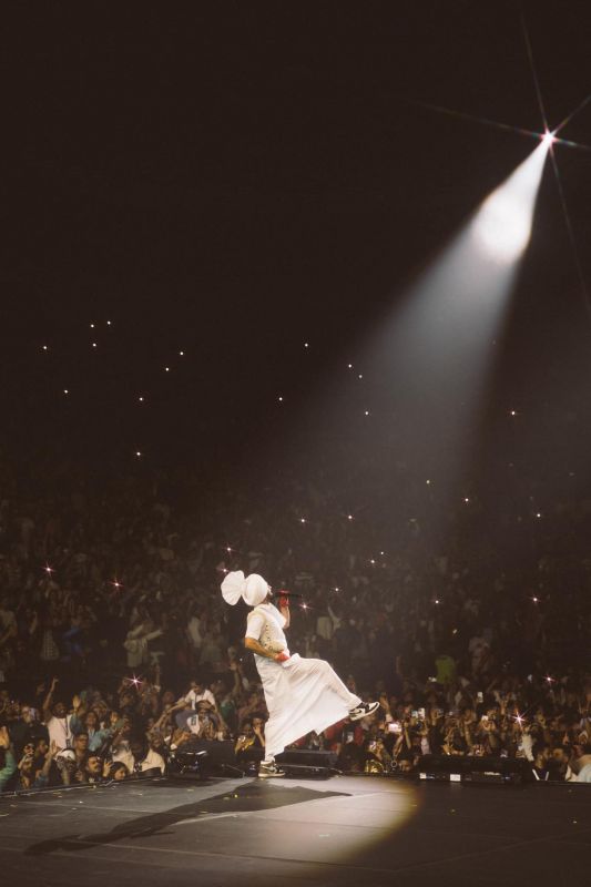 Diljit Dosanjh Mesmerizes Melbourne Audience, Winning Hearts with Outstanding Performance