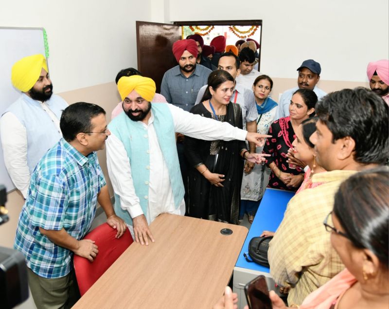 Punjab Chief Minister Bhagwant Mann and AAP's National Convenor, Delhi CM Arvind Kejriwal inaugurated Punjab's first School of Eminence at Chheharta in Amritsar District. Education Minister Harjot Singh Bains was also present on the occasion.
