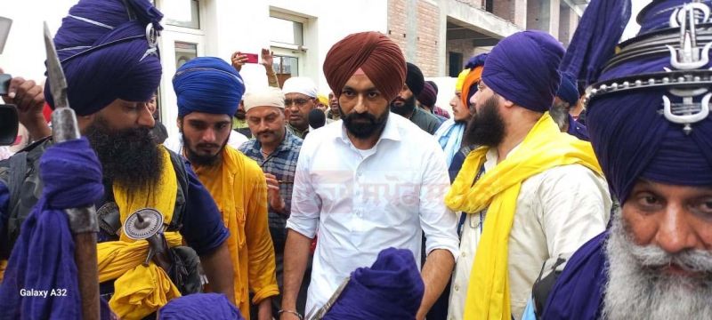 Film Mastana Team Pays Obeisance at Gurudwara Burj Akali Phula Singh