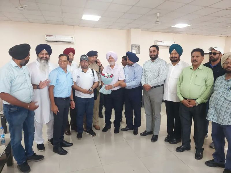 The Pakistan Hockey team received a warm welcome as they reached the Attari border ahead of the highly anticipated final match against India. The stage is set for an intense battle as both teams gear up for the decisive encounter in Chennai on August 9.
