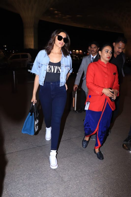 Deepika Padukone spotted at the Mumbai airport in trendy look