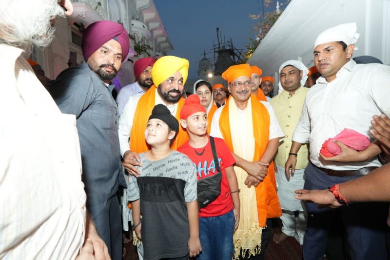 CM Bhagwant Mann & Delhi CM Arvind Kejriwal Pays Obeisance at Takhat Sri Harimandir Ji Patna Sahib. Rajya Sabha Members Raghav Chadha and Sanjay Singh were also present at the occasion.
