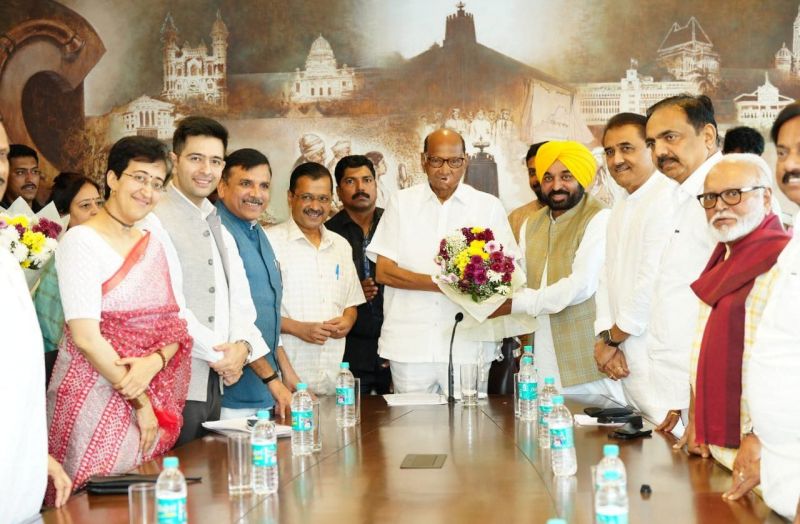 Punjab CM Bhagwant Mann, Delhi CM Arvind Kejriwal and MP Raghav Chadha Meets NCP chief Sharad Pawar, Seeks Support against Center's Ordinance
