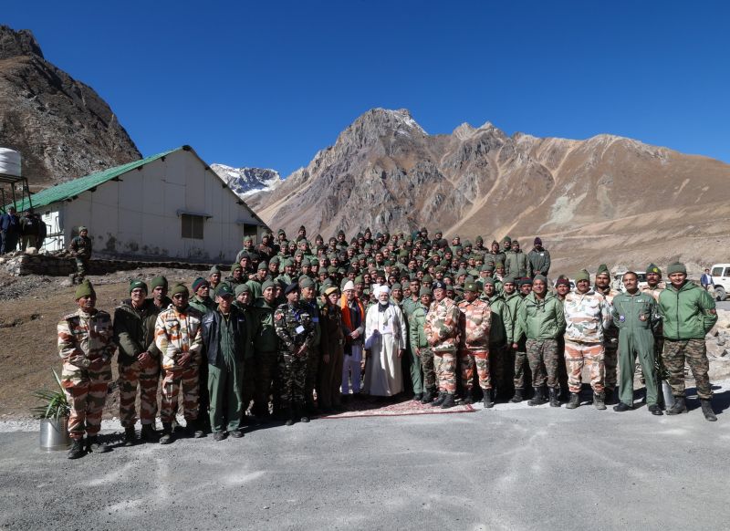 PM Modi Encounters Uttarakhand's Army Personnel During Official Visit