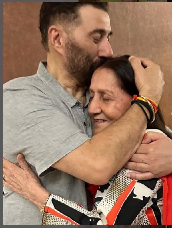 BJP MP & Actor Sunny Deol Shared Heartwarming Pics on Mother Prakash Kaur's Birthday