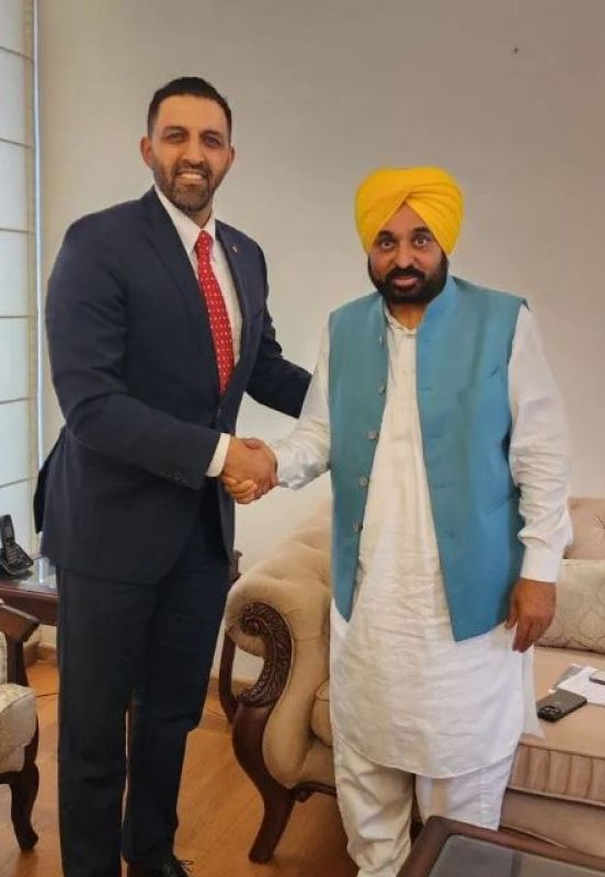 Canadian MP George Chahal meets Punjab Chief Minister Bhagwant Mann. Discusses Canada-India travel, Punjabi community and Economy 
